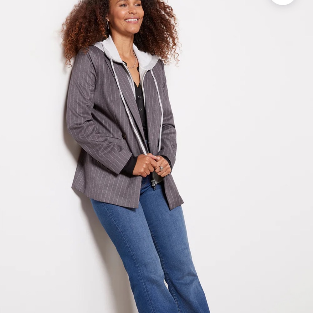 Evereve Charcoal Pinstripe Women's Blazer - Picture 3 of 3